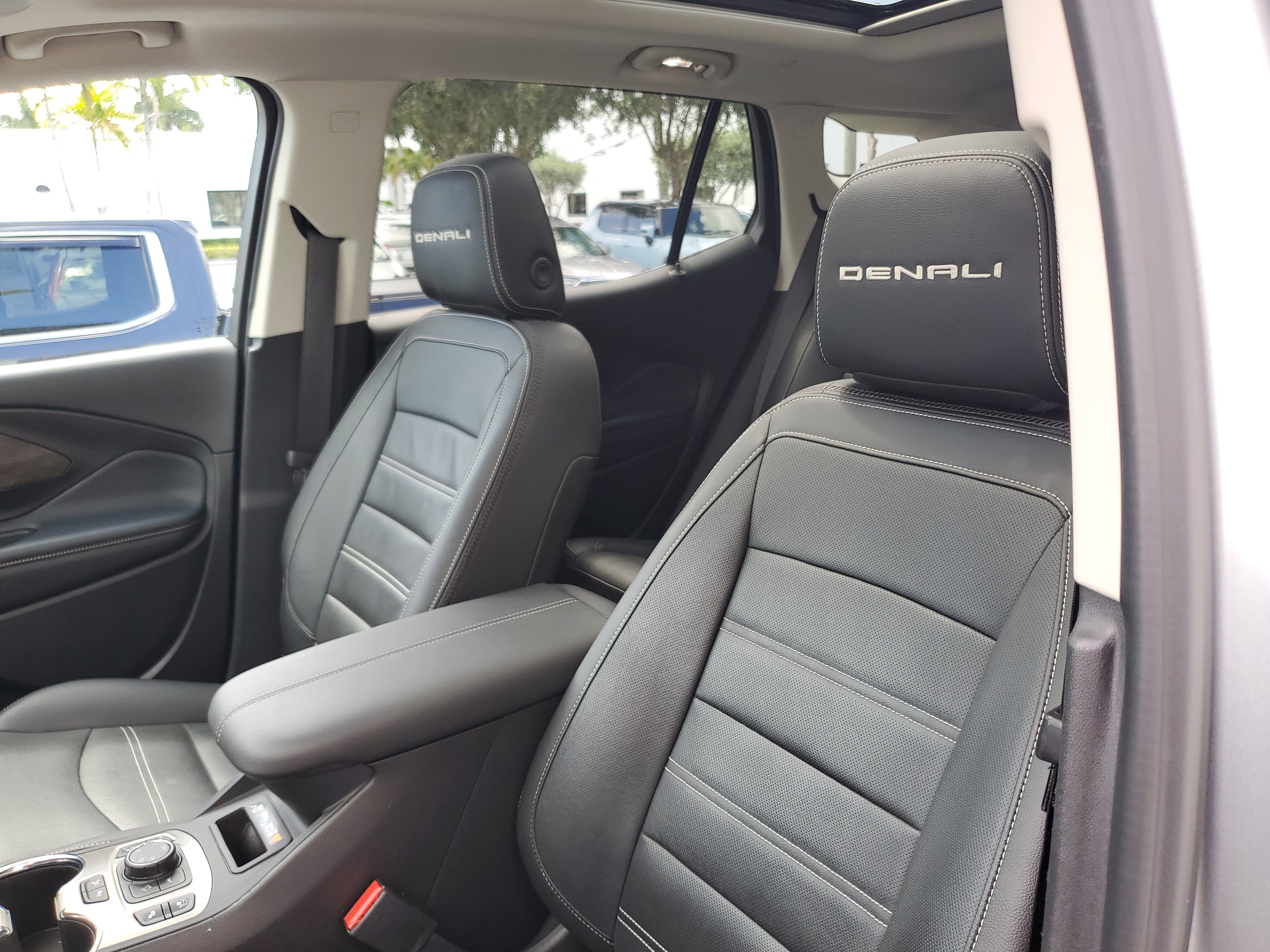 Used 2024 GMC Terrain Denali w/ Denali Premium Package AWD/4WD image 21