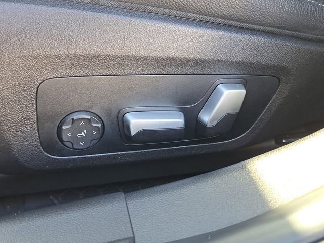 Used 2022 BMW 330i Sedan w/ Driving Assistance Package image 19