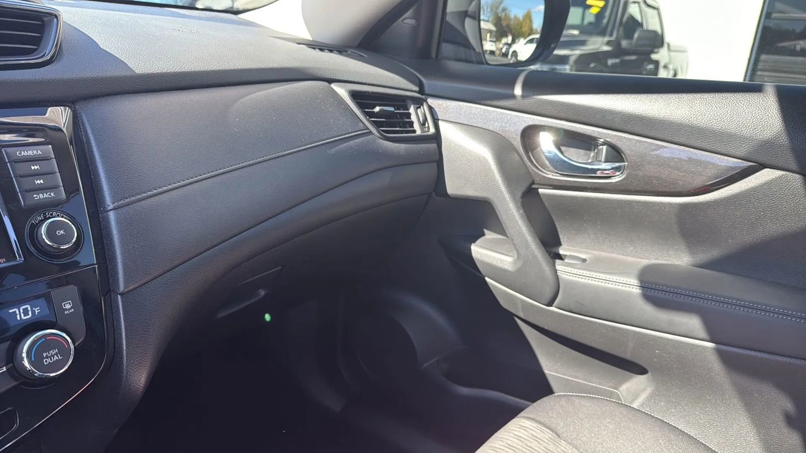 Used 2020 Nissan Rogue SV image 30