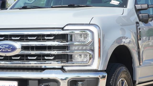 Used 2024 Ford F250 Lariat w/ FX4 Off-Road Package AWD/4WD image 4