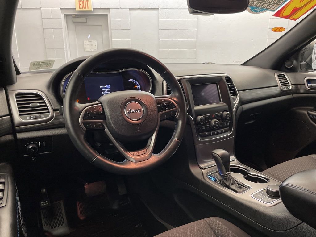 Used 2019 Jeep Grand Cherokee Laredo AWD/4WD image 19