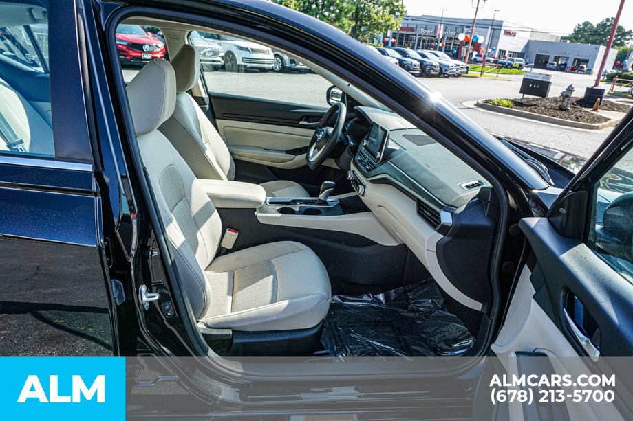Used 2025 Nissan Altima 2.5 SV FWD image 22