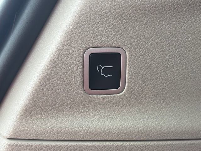 Used 2023 Chrysler Pacifica Touring-L FWD image 42