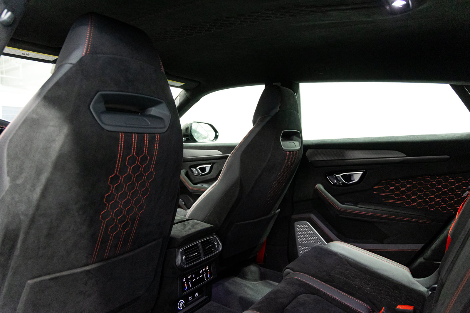 Used 2024 Lamborghini Urus Performante AWD/4WD image 62