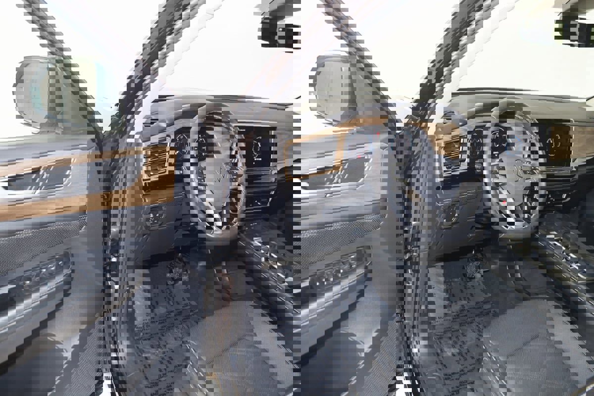 Used 2024 Volkswagen Atlas SE image 45