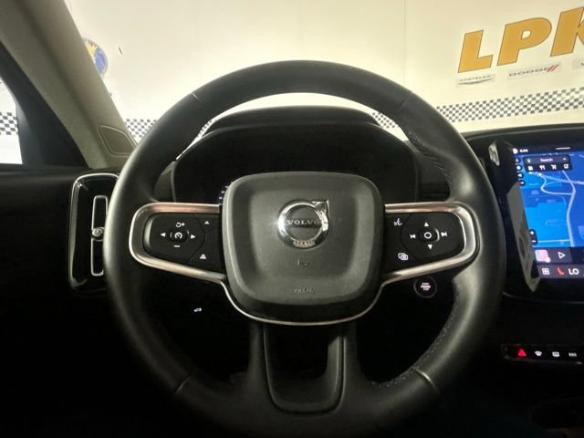 Used 2025 Volvo XC40 B5 Plus AWD/4WD image 17