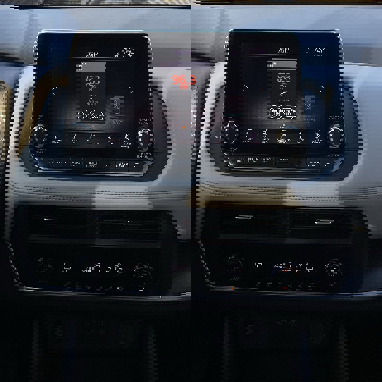 Used 2025 Nissan Rogue SV image 17