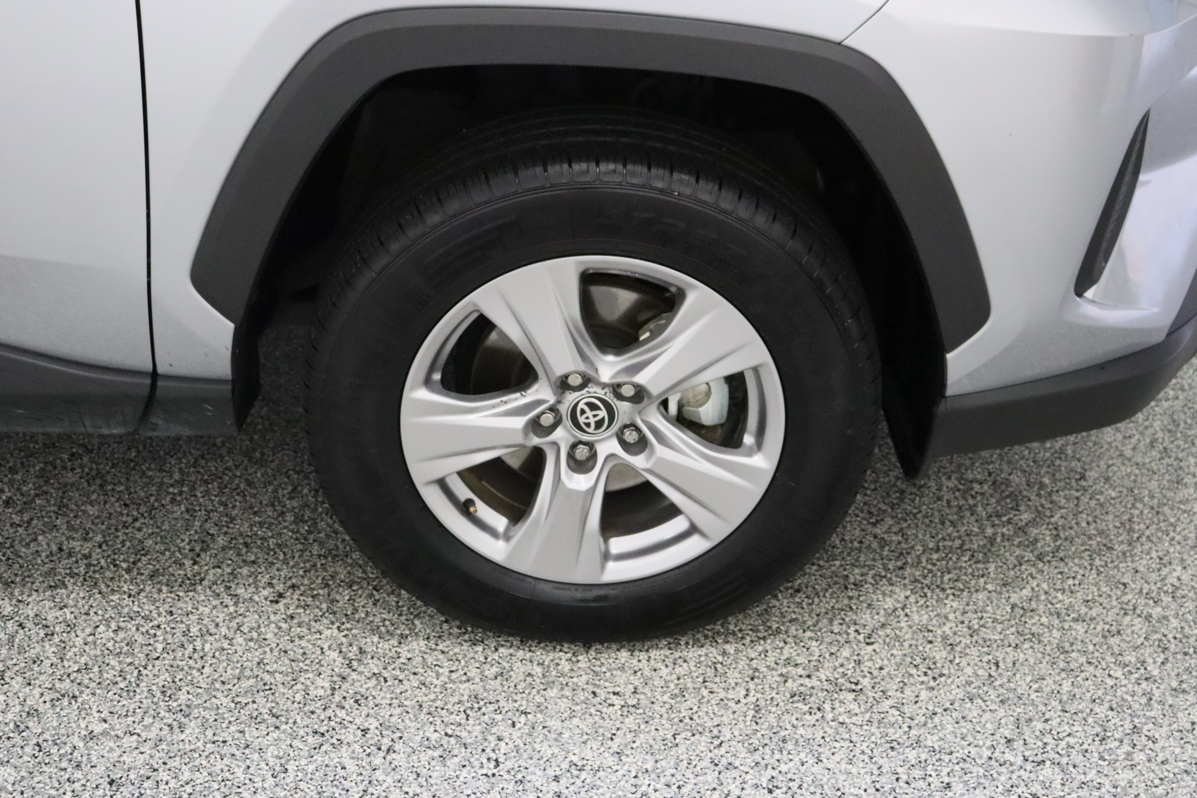 Used 2025 Toyota RAV4 XLE FWD image 5