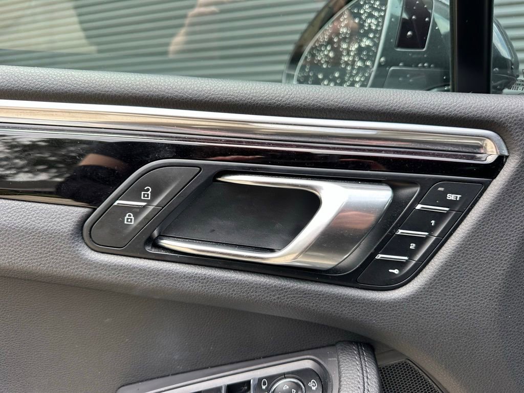 Certified 2023 Porsche Macan S AWD/4WD image 21