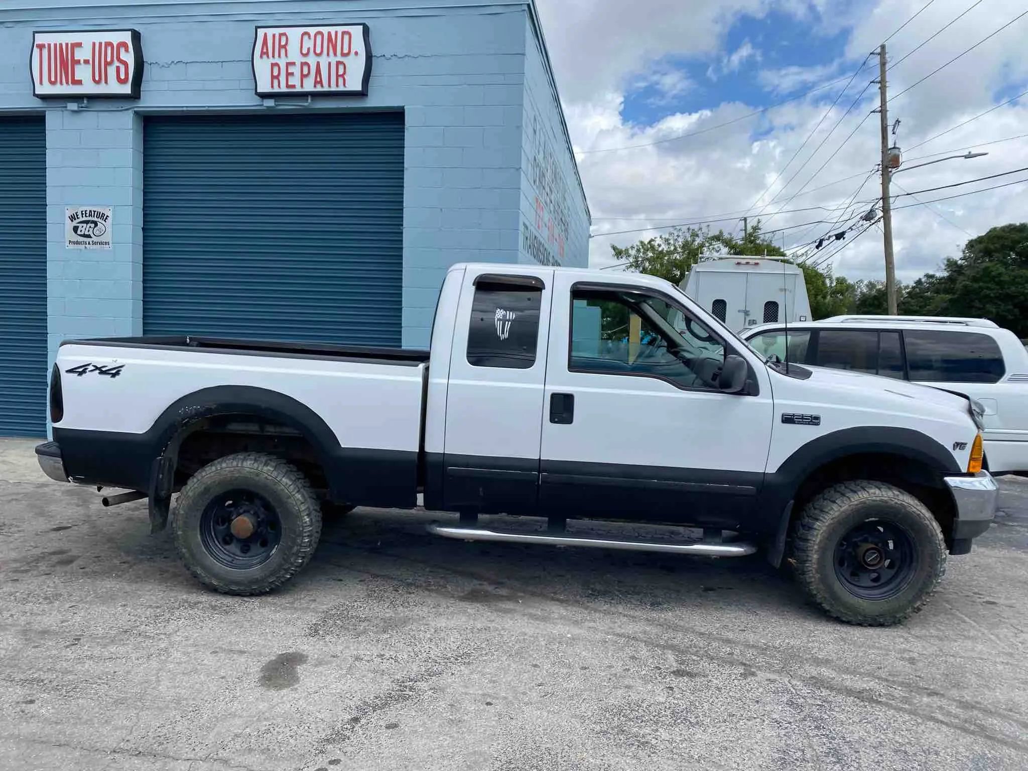 Used 2001 Ford F250 XL image 2