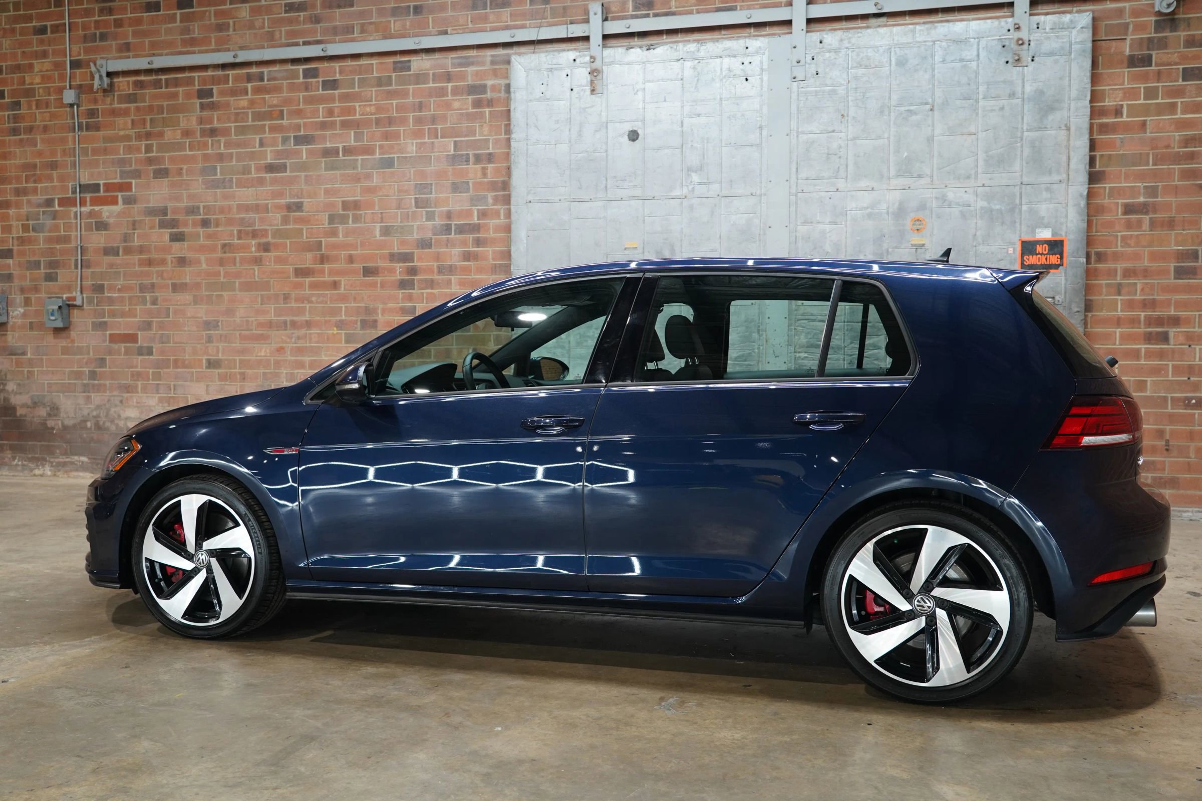 Used 2018 Volkswagen GTI SE w/ SE Leather Package image 10