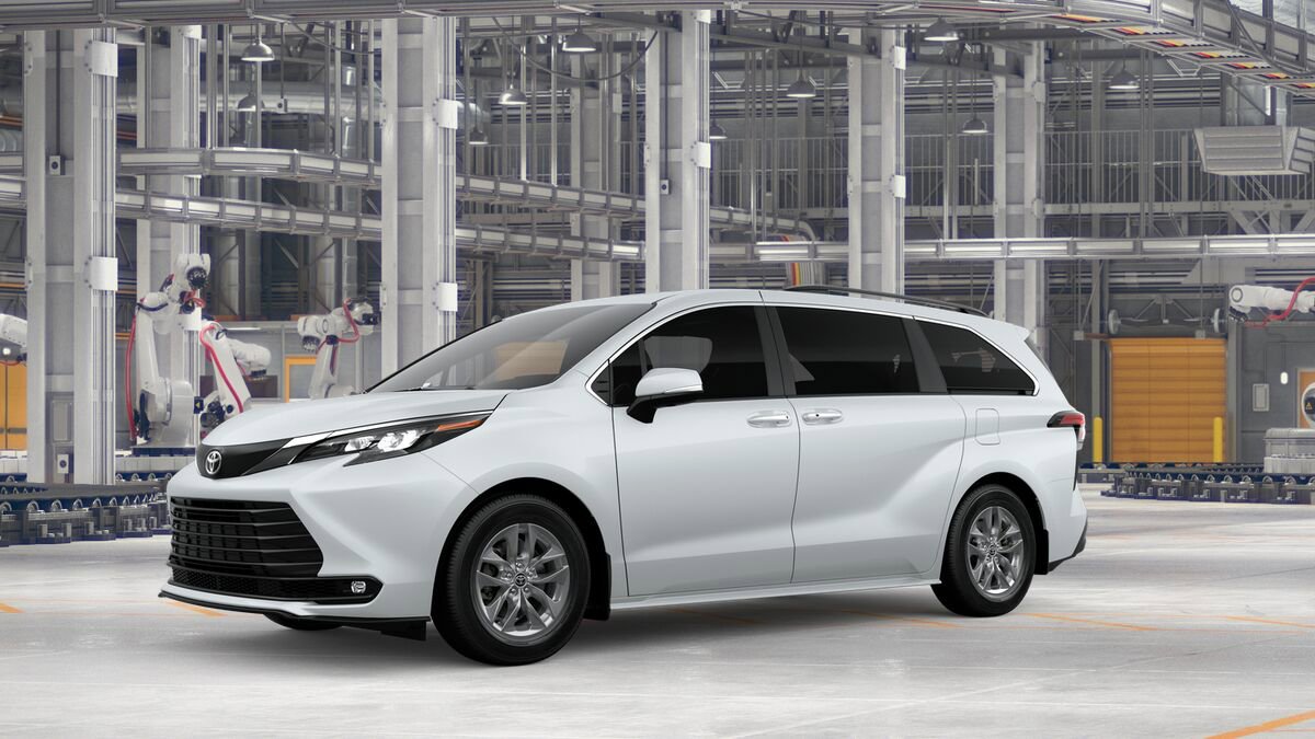 New 2026 Toyota Sienna XLE FWD image 2