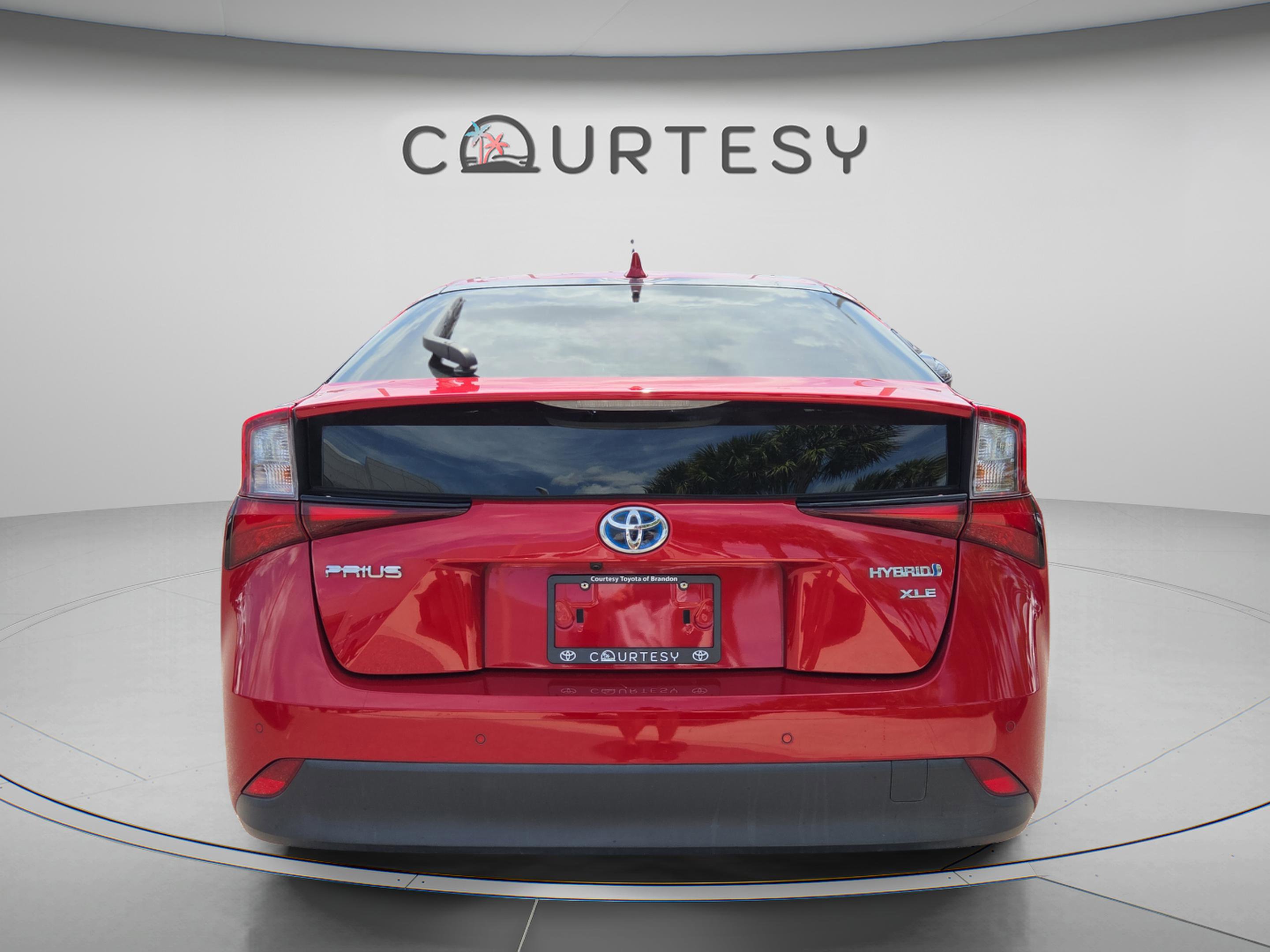 Used 2022 Toyota Prius XLE FWD image 4