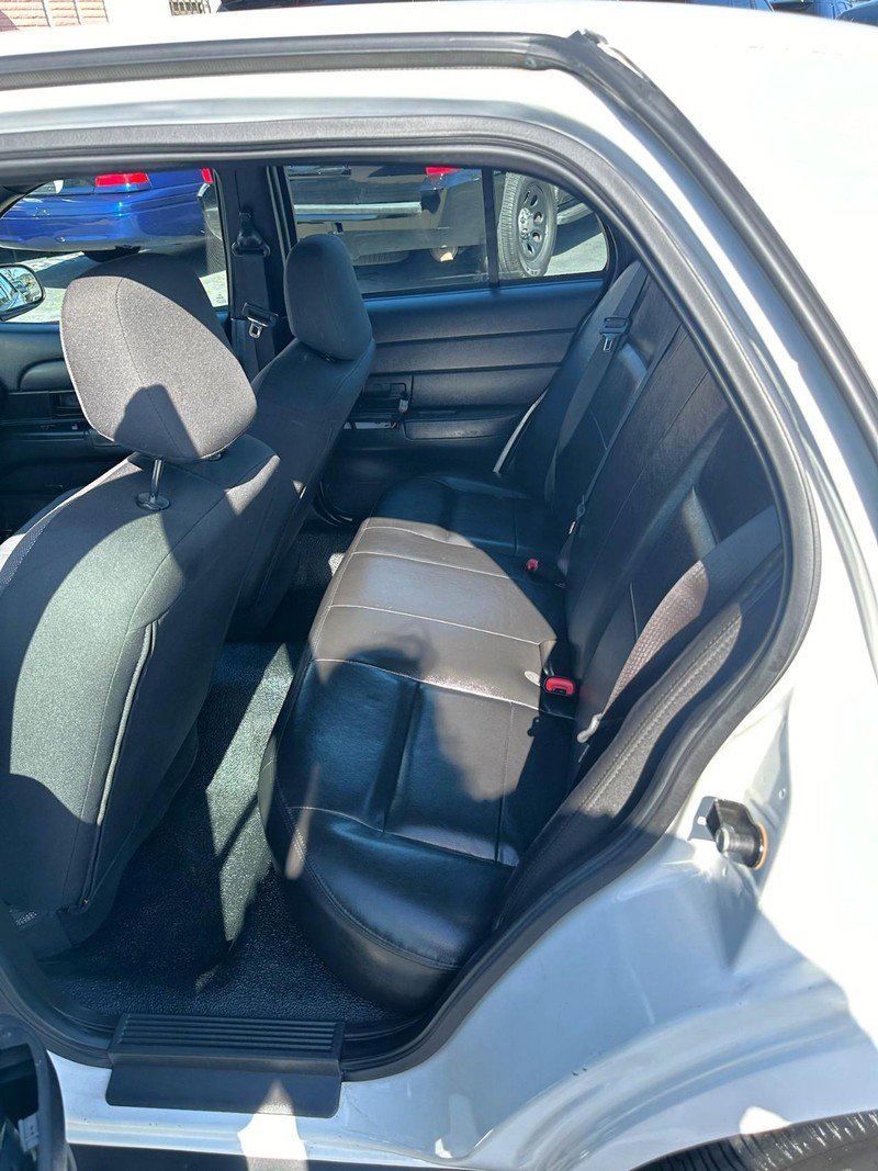 Used 2010 Ford Crown Victoria Police Interceptor image 9