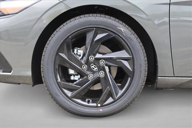 New 2026 Hyundai Elantra SEL Sport FWD image 9