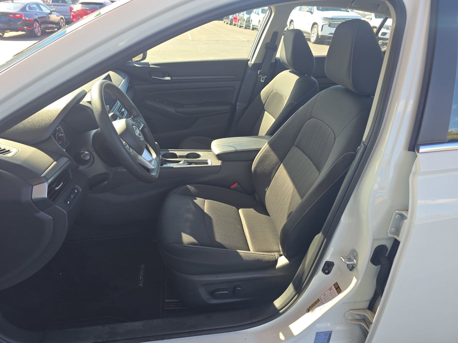 Used 2025 Nissan Altima 2.5 SV image 10