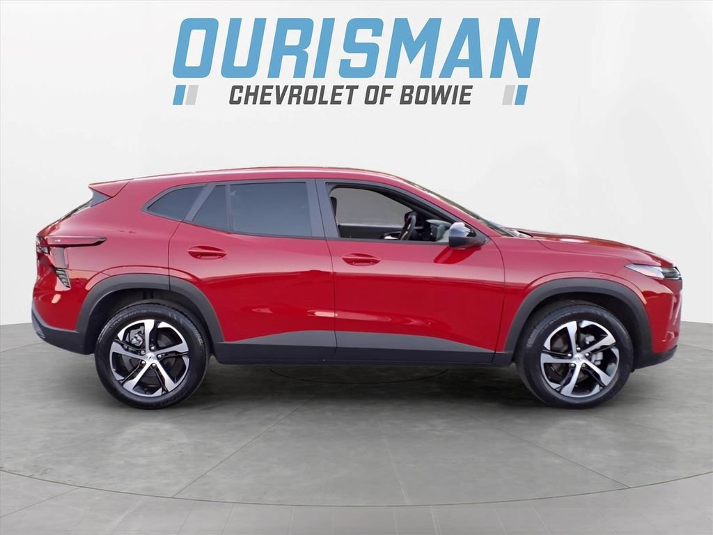 Certified 2026 Chevrolet Trax RS FWD image 2