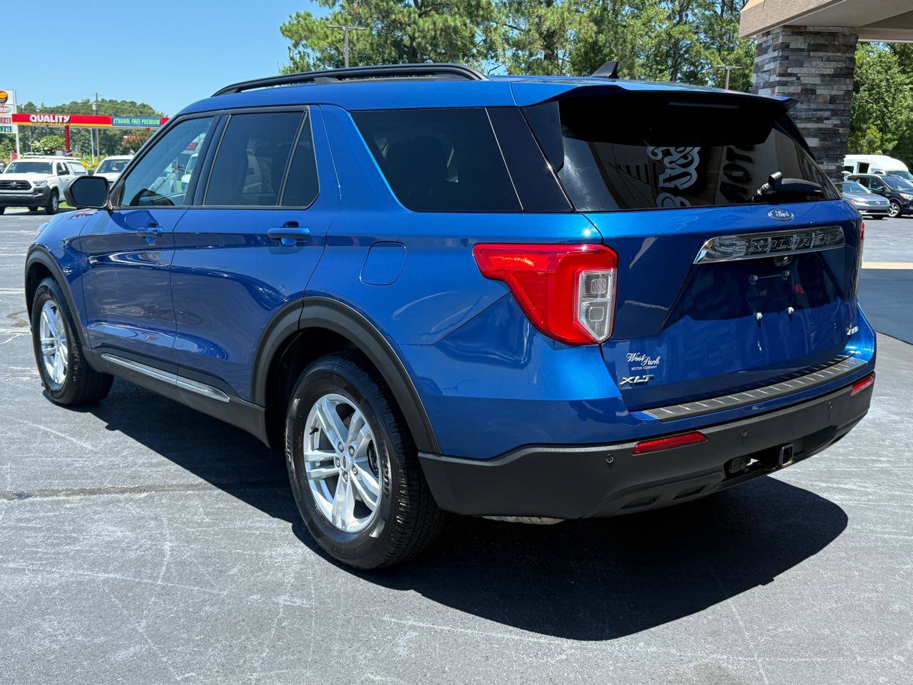 Used 2022 Ford Explorer XLT w/ Class IV Trailer Tow Package AWD/4WD image 3
