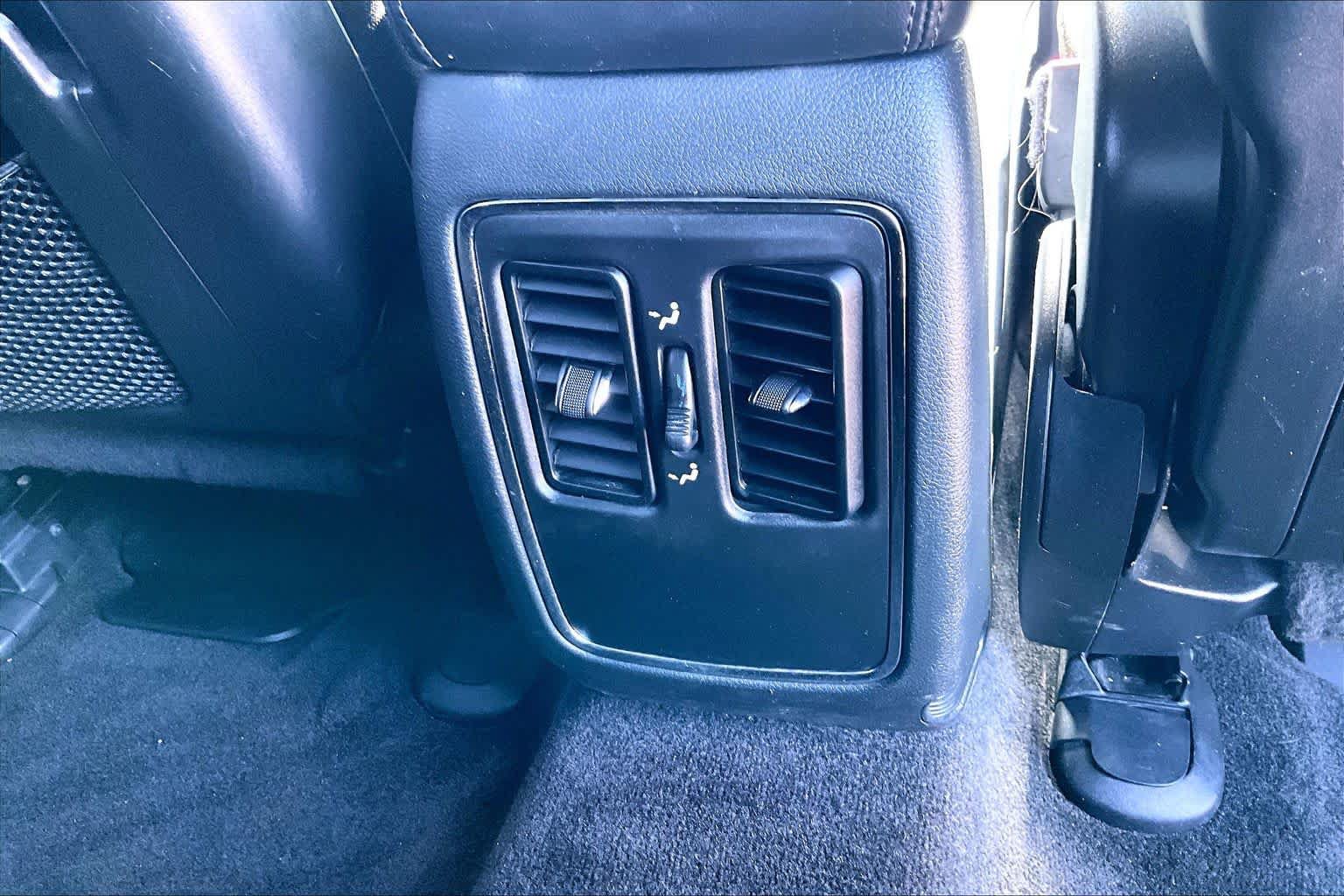 Used 2018 Jeep Grand Cherokee Laredo RWD image 36