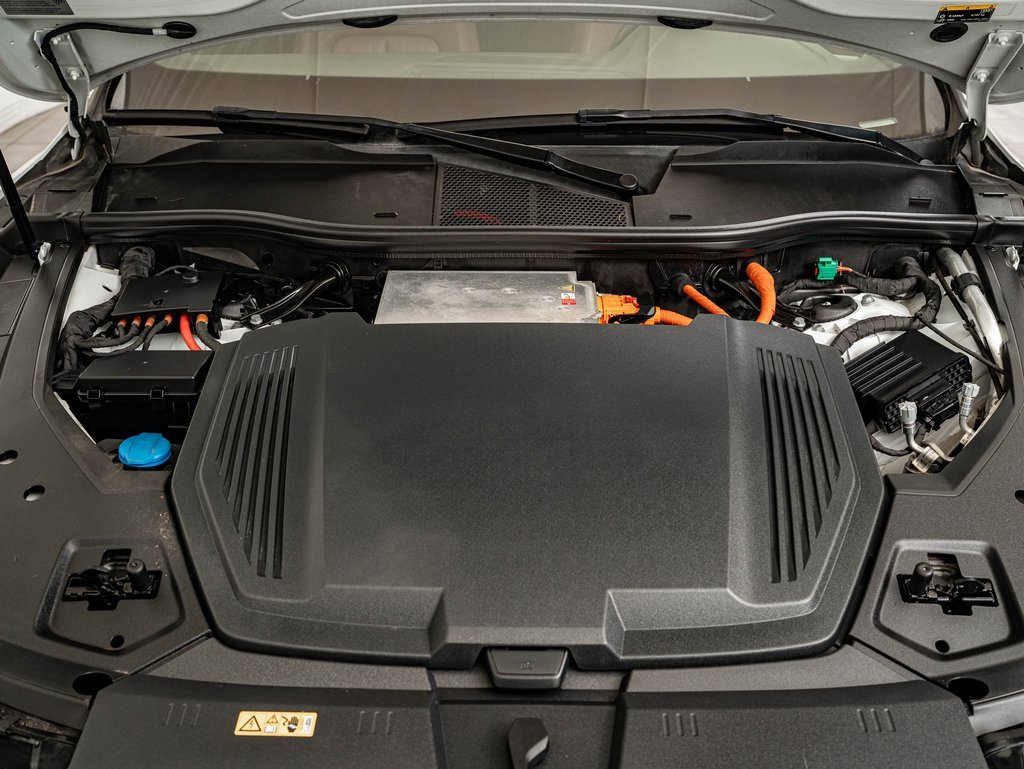 Used 2021 Audi e-tron Premium w/ Convenience Plus Package image 38