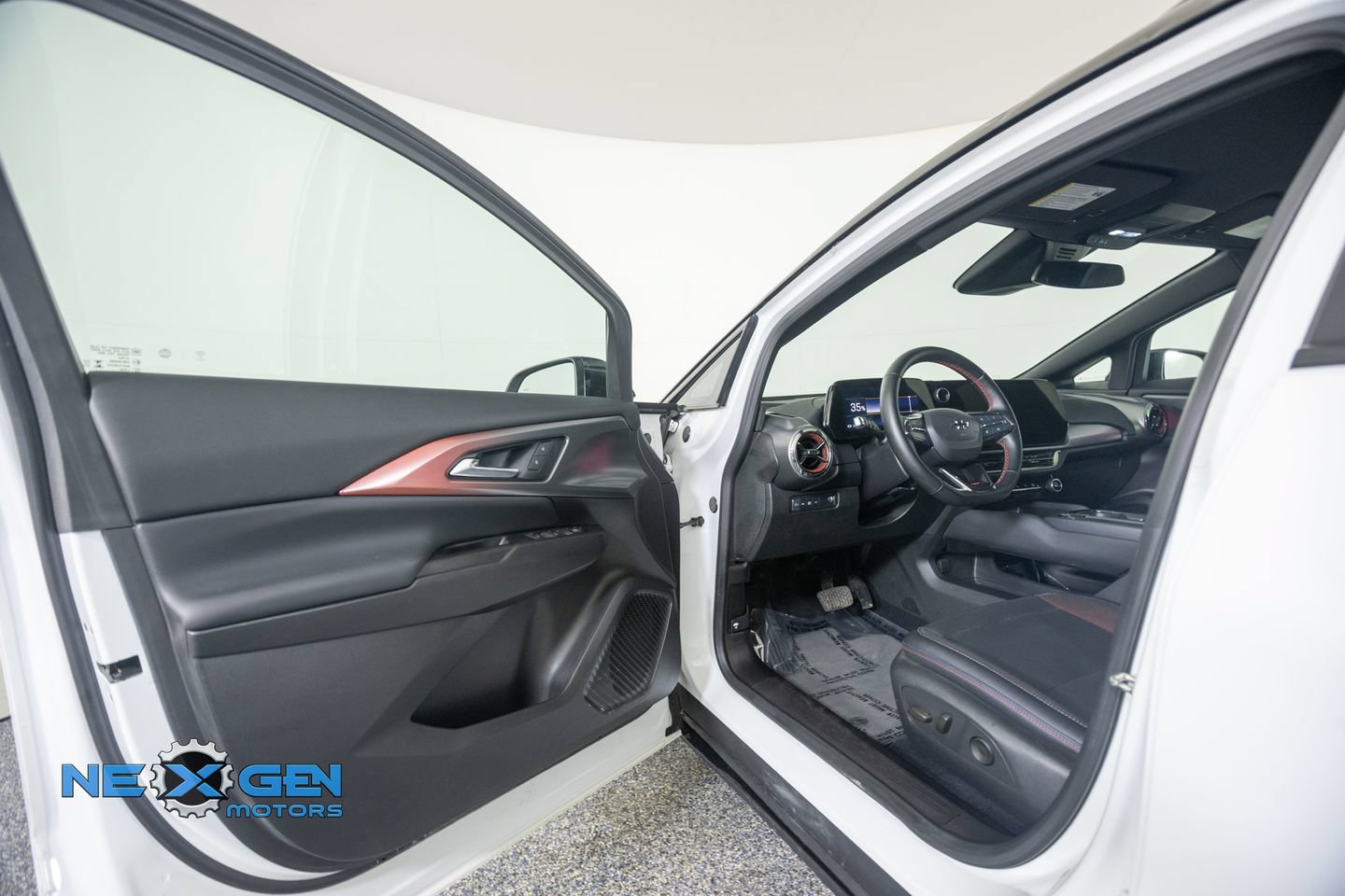 Used 2024 Chevrolet Equinox EV RS FWD image 10