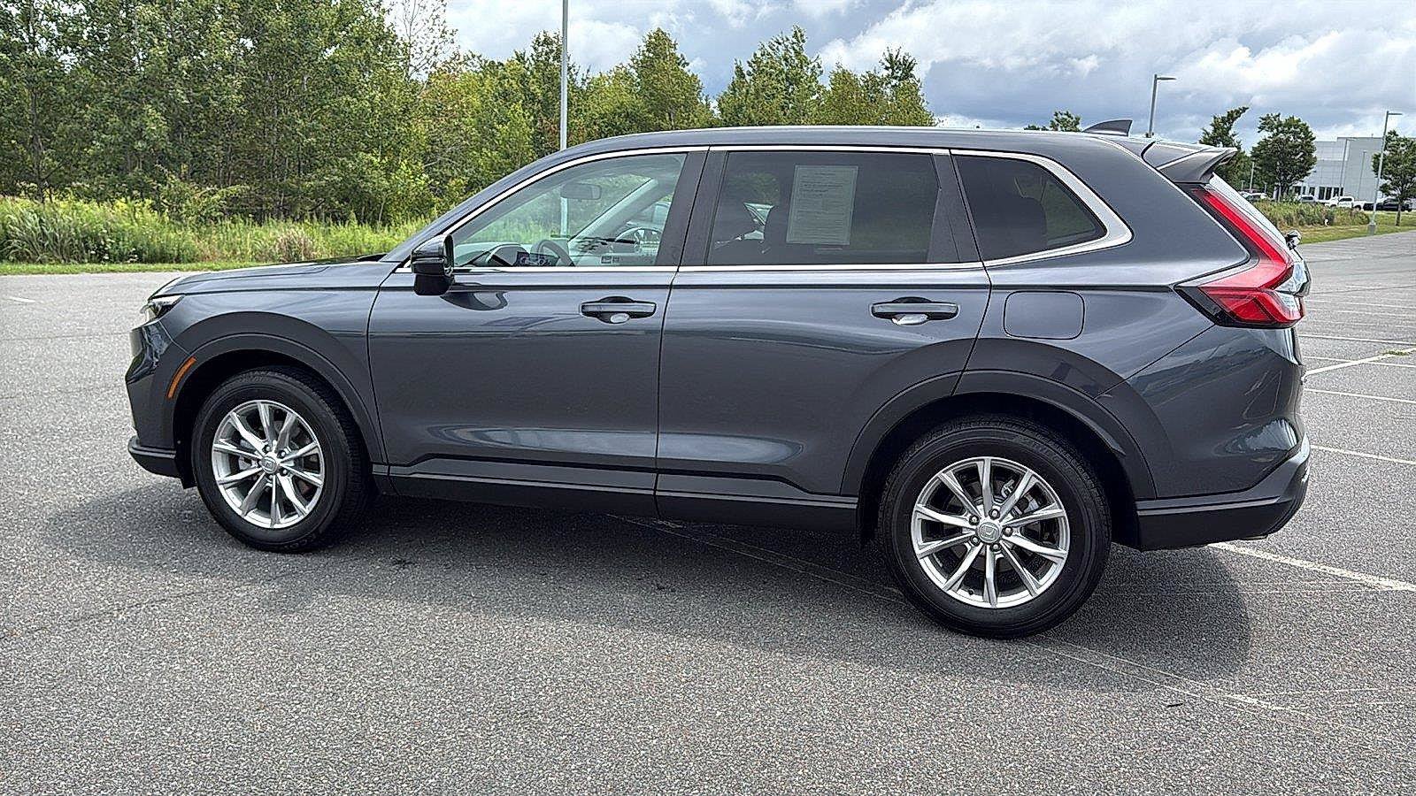 Used 2025 Honda CR-V EX image 10