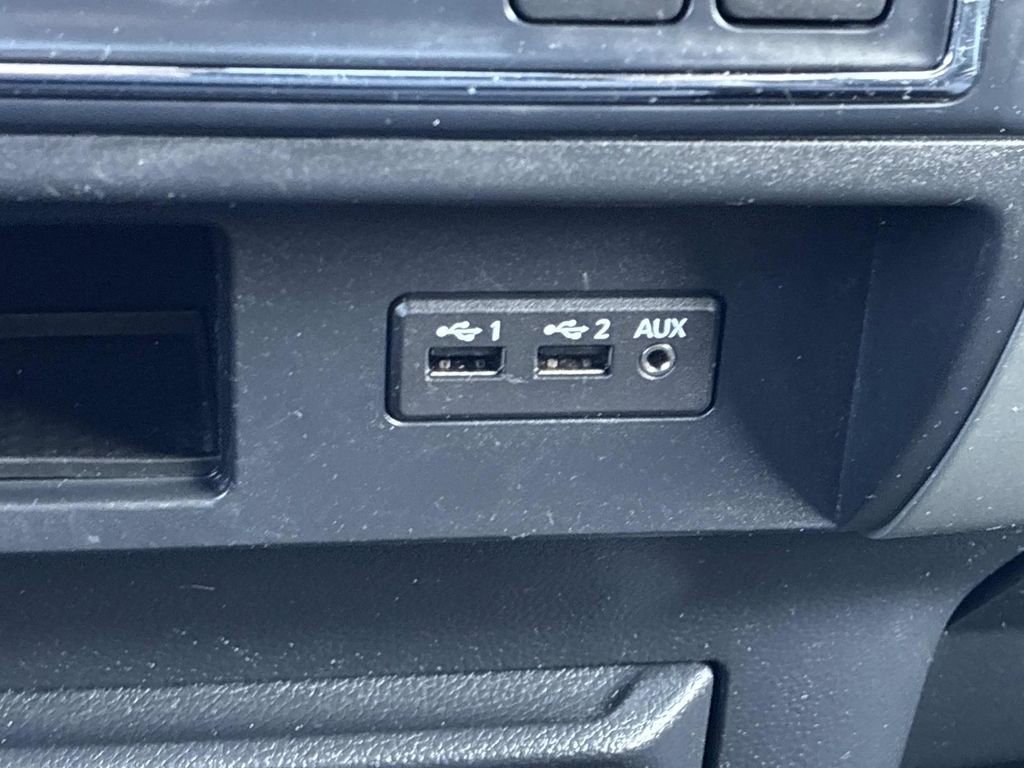 Used 2019 Nissan Titan SV image 32