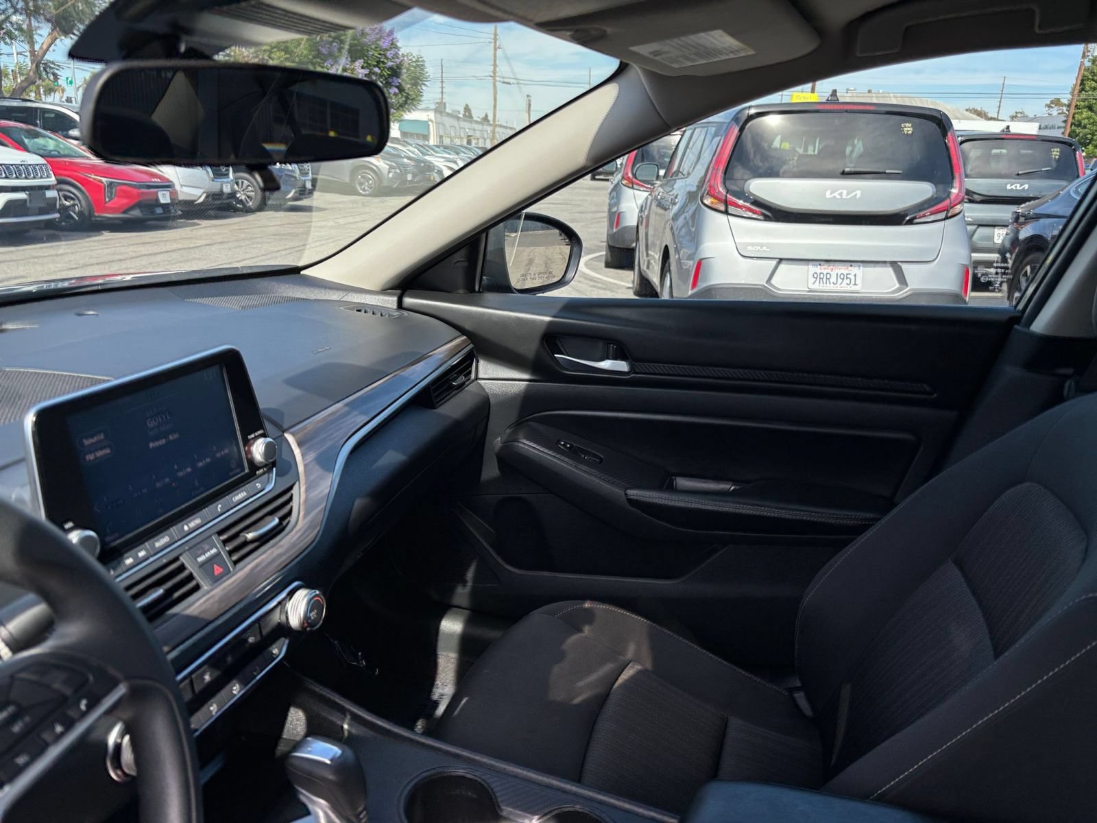 Used 2025 Nissan Altima 2.5 SV FWD image 36