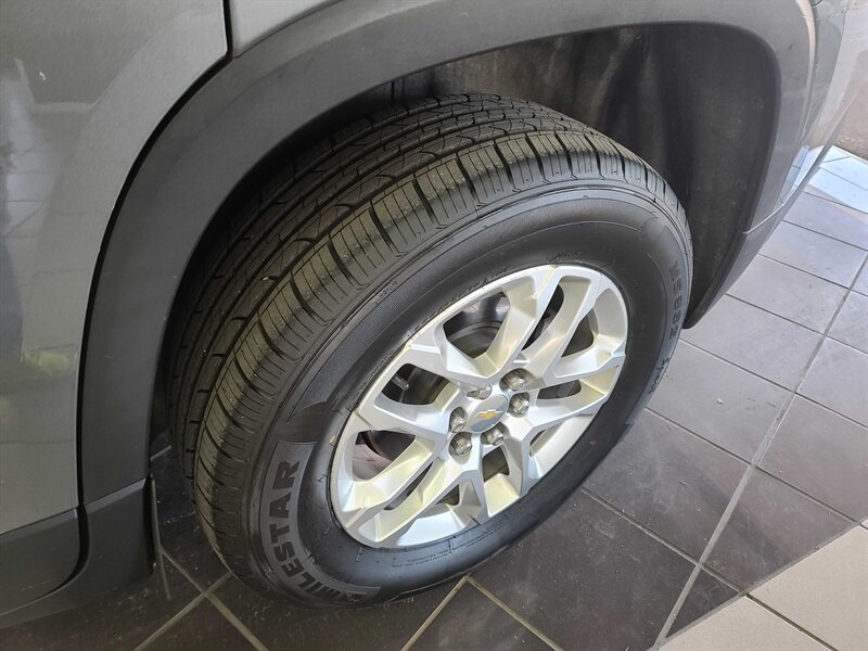 Used 2020 Chevrolet Traverse LT FWD image 40
