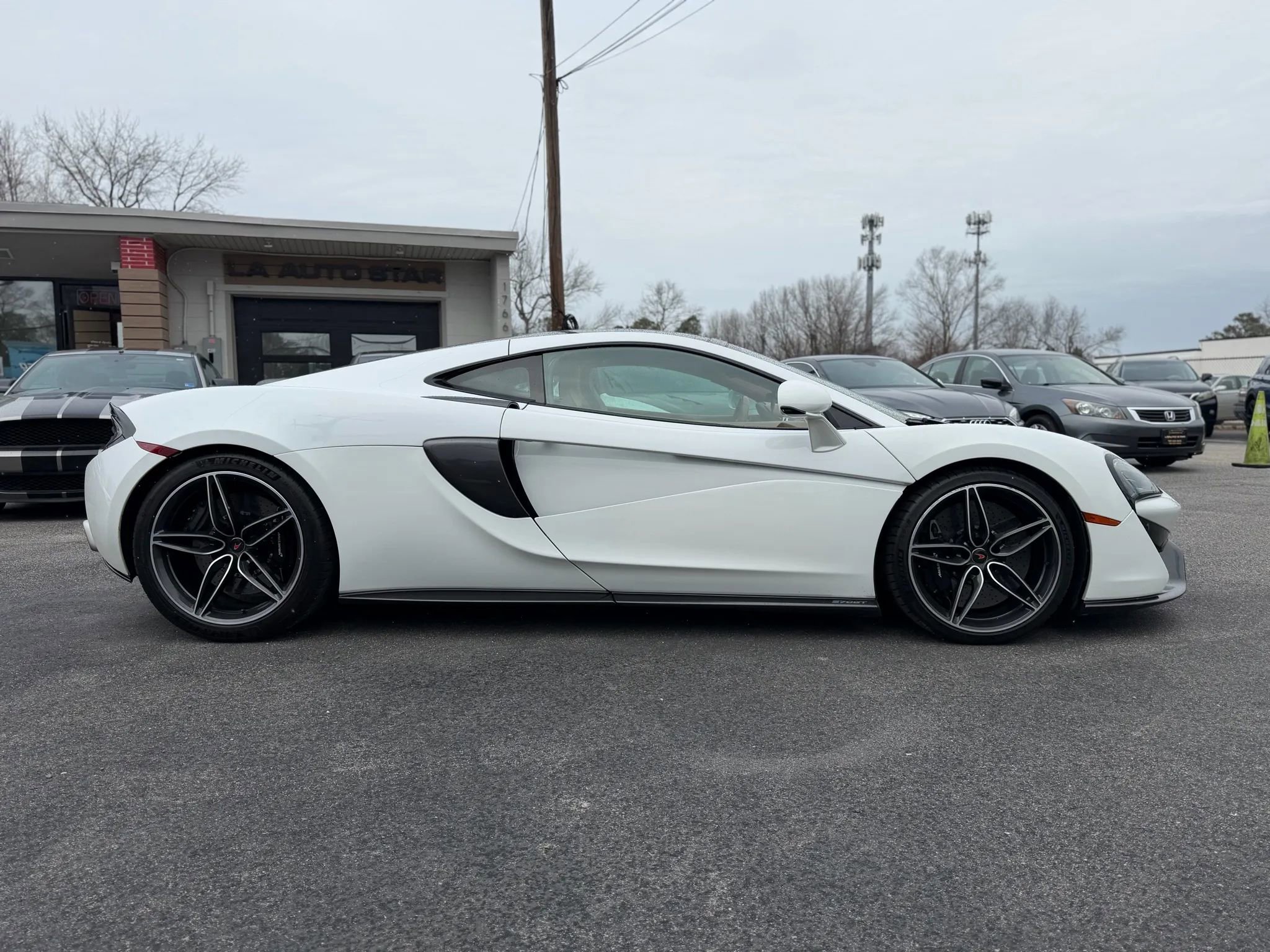 Used 2017 McLaren 570S image 2