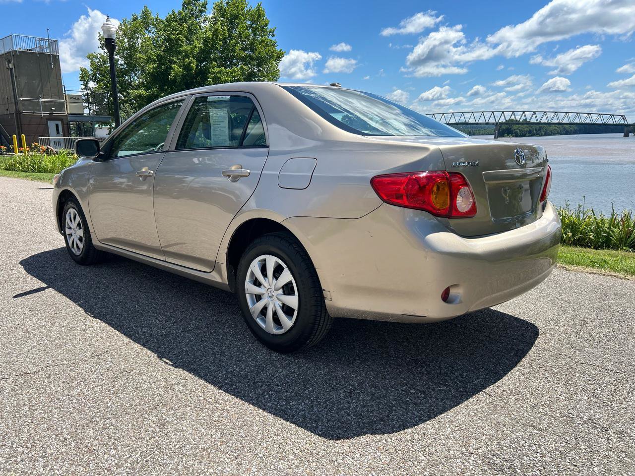 Used 2010 Toyota Corolla CE FWD image 3