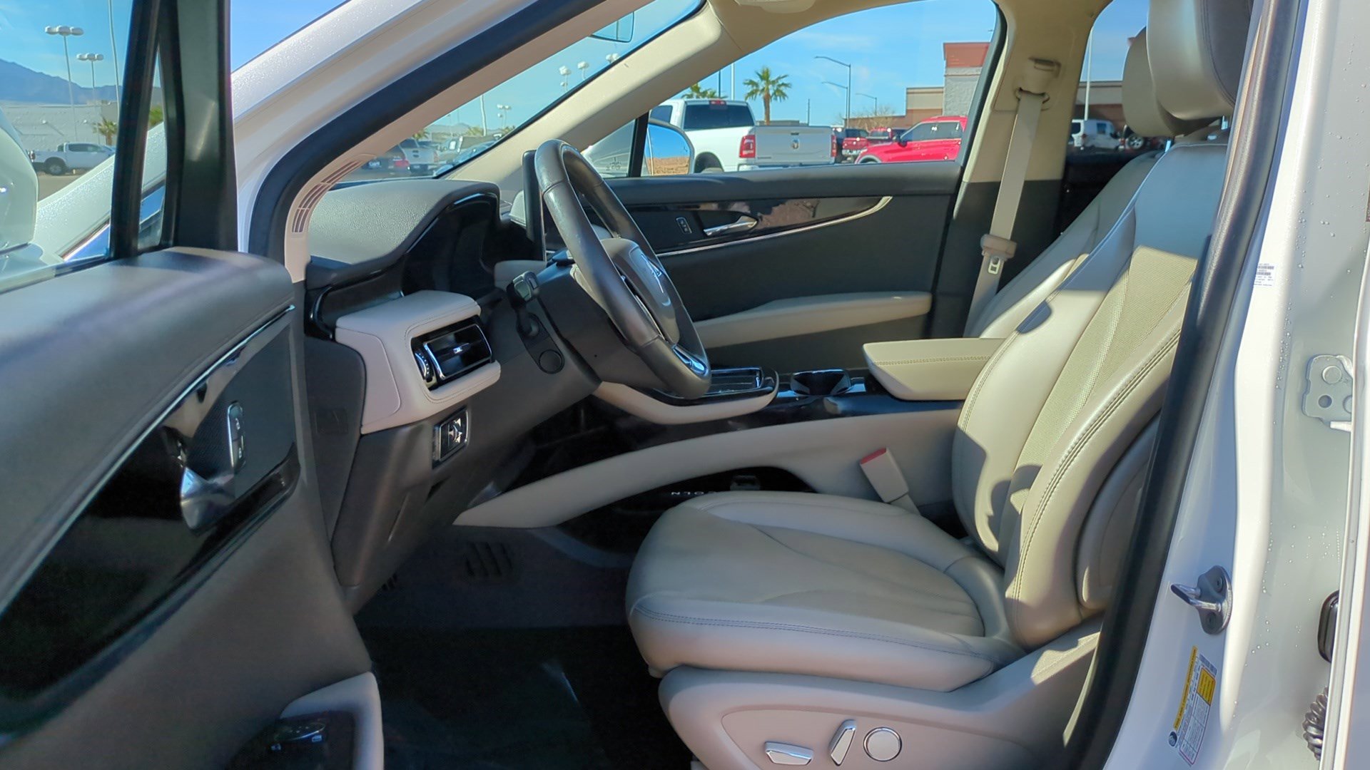 Used 2023 Lincoln Nautilus Reserve image 15