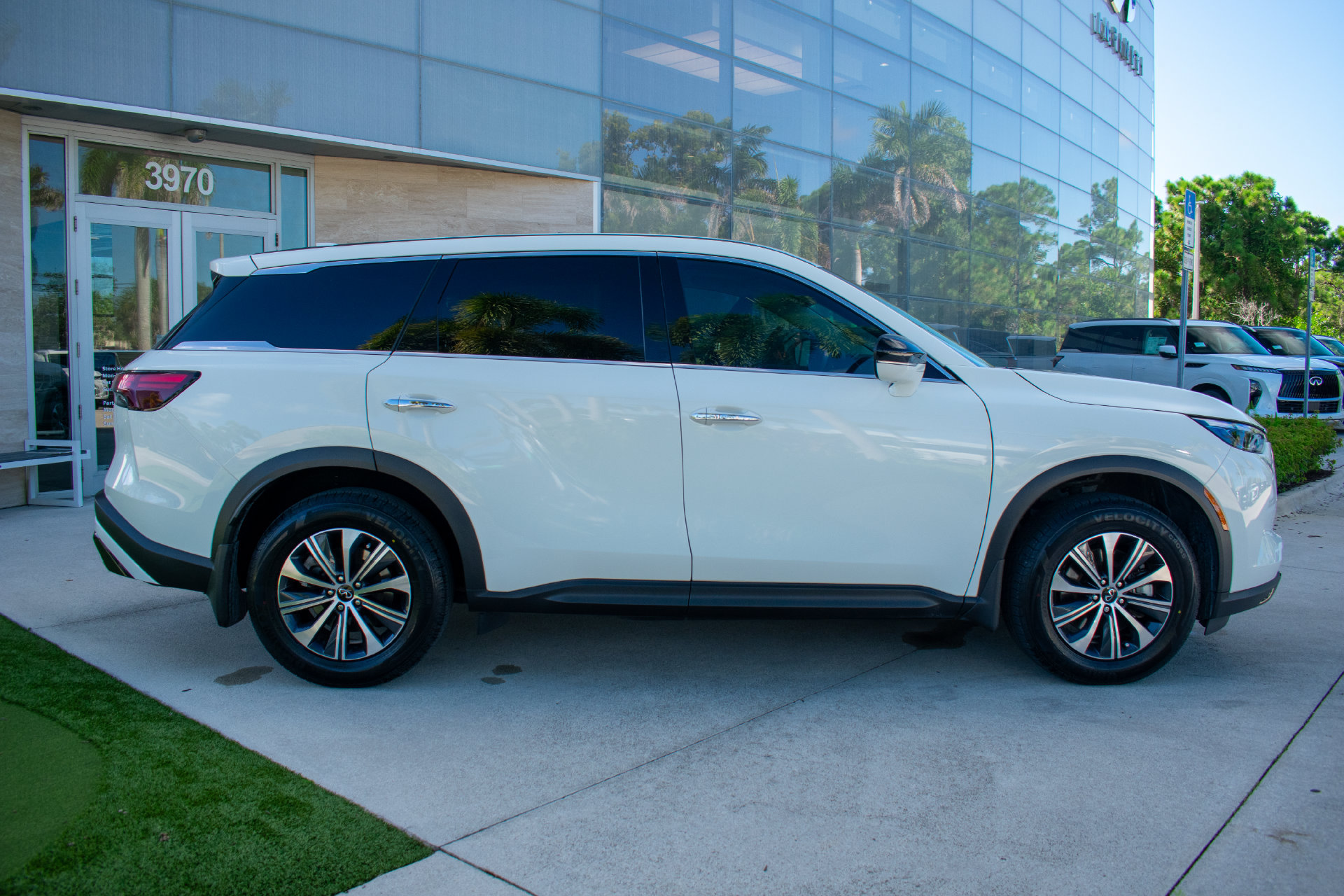 Certified 2024 INFINITI QX60 Pure FWD image 11