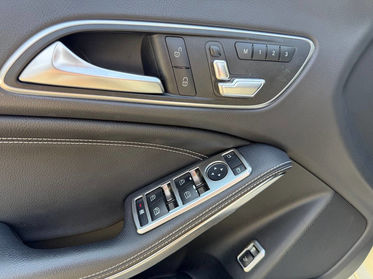 Used 2015 Mercedes-Benz CLA 250 image 25