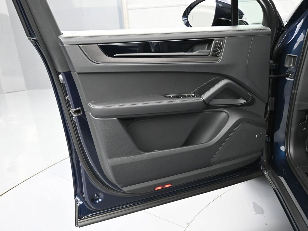 New 2026 Porsche Cayenne GTS image 15