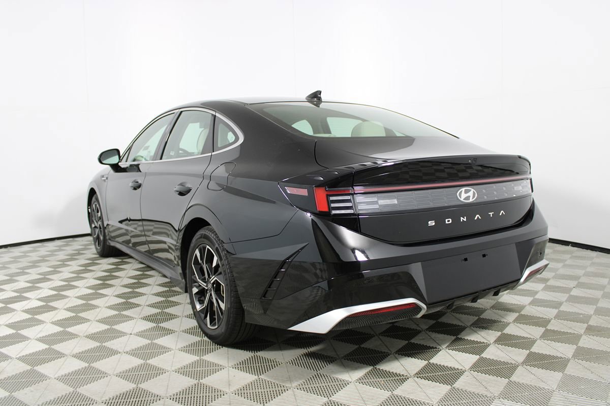Used 2025 Hyundai Sonata SEL FWD image 30