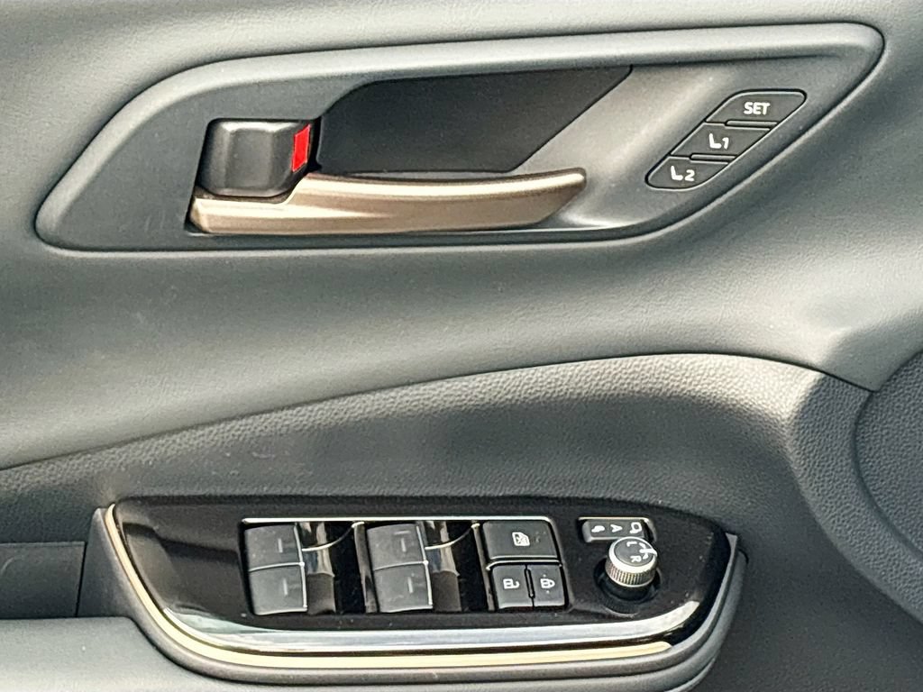 Certified 2025 Toyota Crown Signia AWD/4WD image 23