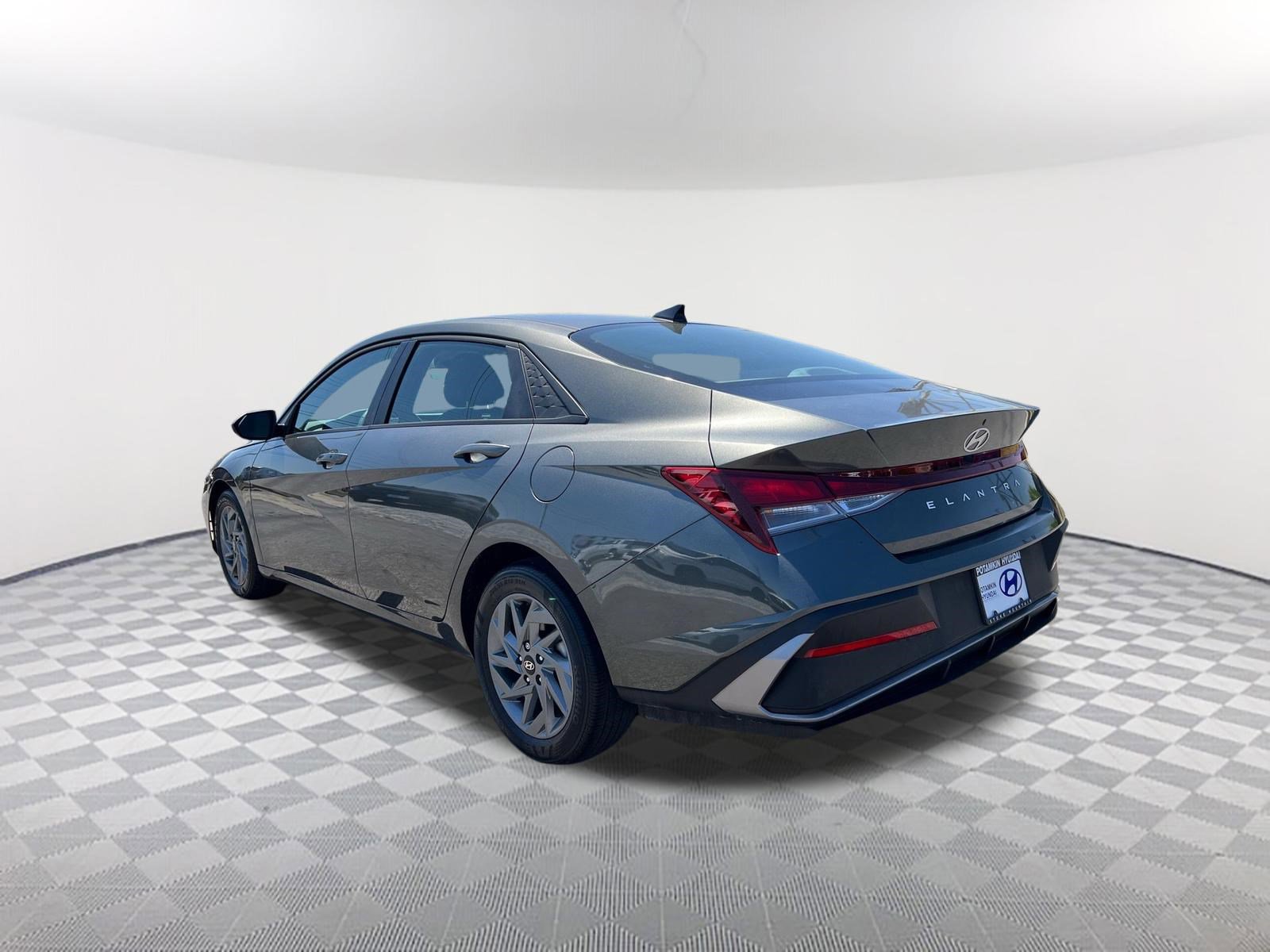 Used 2024 Hyundai Elantra SEL FWD image 9