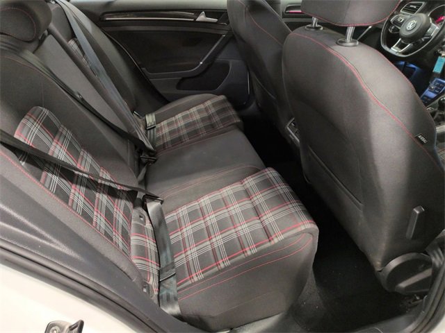 Used 2016 Volkswagen Golf S image 28