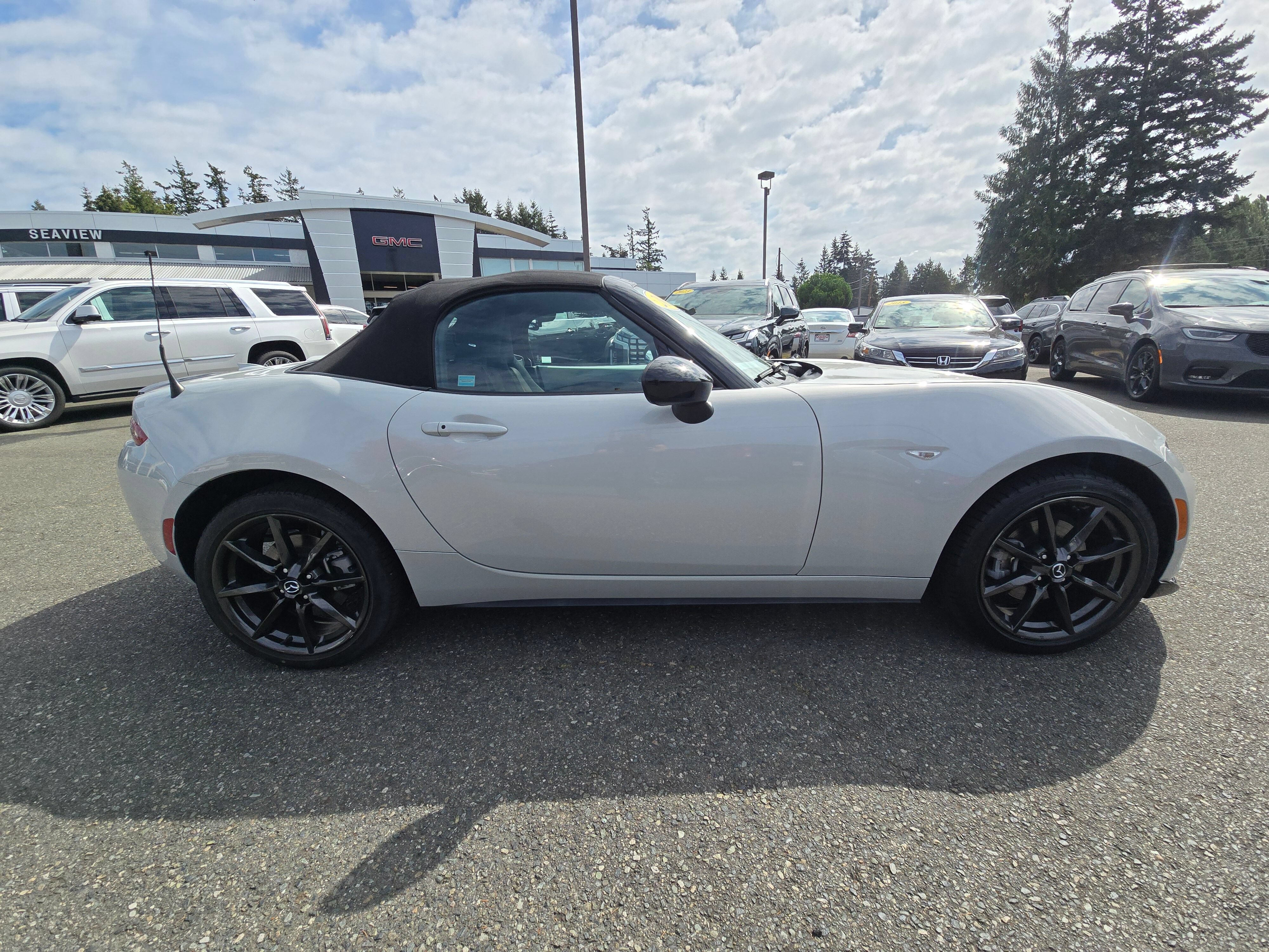 Used 2016 MAZDA MX-5 Miata Club RWD image 8