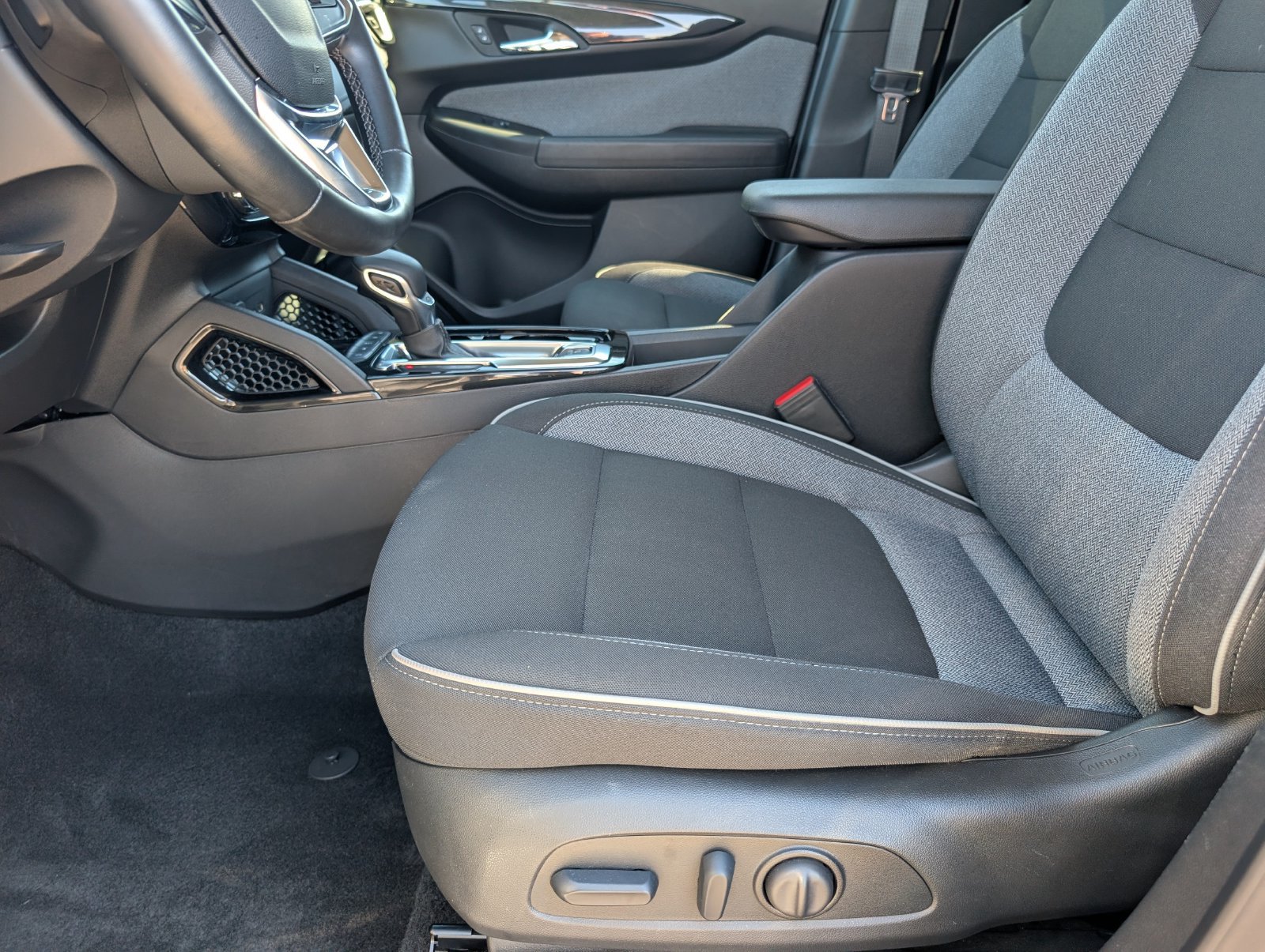 Used 2025 Chevrolet TrailBlazer LT w/ Convenience Package FWD image 15