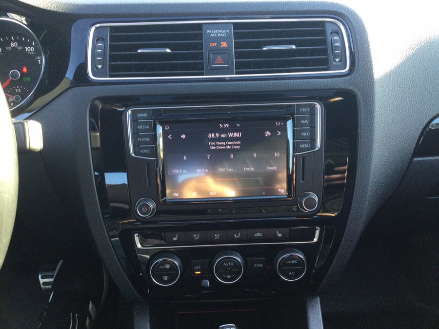 Used 2017 Volkswagen Jetta GLI FWD image 29