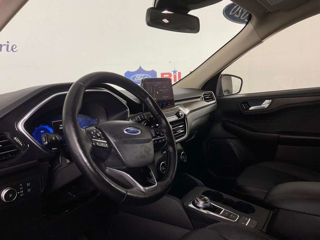 Used 2020 Ford Escape Titanium image 13