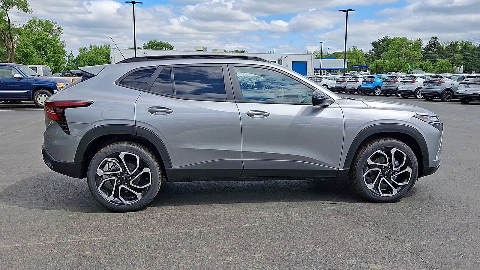 New 2026 Chevrolet Trax RS w/ Sunroof Package FWD image 3