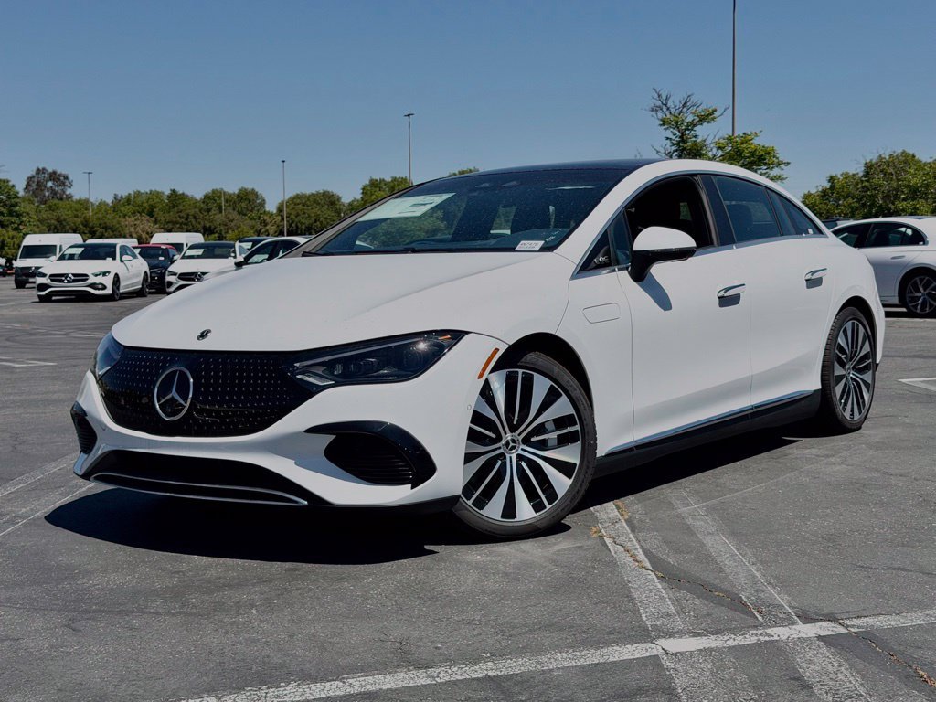 Used 2025 Mercedes-Benz EQE 500 4MATIC Sedan image 2
