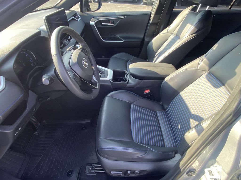 Used 2023 Toyota RAV4 XSE AWD/4WD image 17