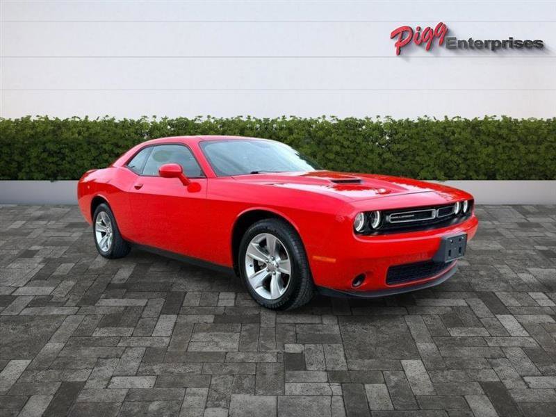 Used 2022 Dodge Challenger SXT RWD image 6