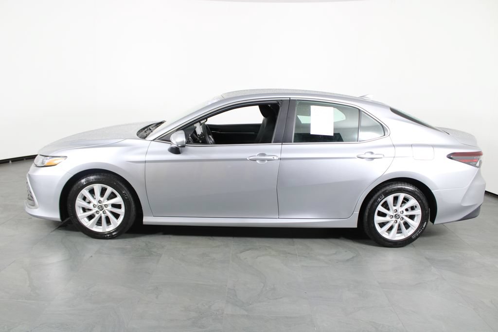 Used 2022 Toyota Camry LE FWD image 11