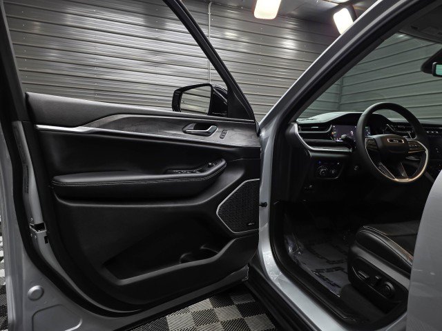 Used 2022 Jeep Grand Cherokee Limited 4xe w/ Luxury Tech Group II AWD/4WD image 36