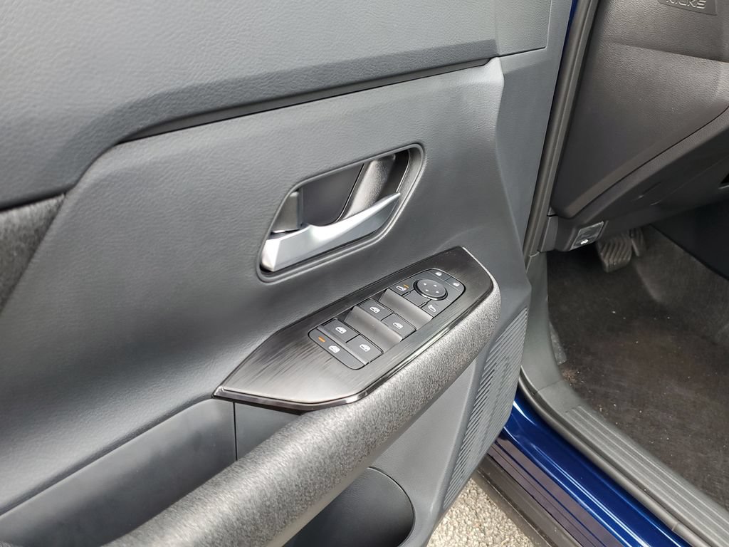 New 2026 Nissan Kicks SV w/ SV Premium Package FWD image 17